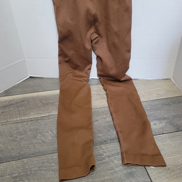 Elegant OQQ Women's Yoga Brown Sleeveless Jumpsuit Workout Ribbed High Neck Top - Picture 7 of 9